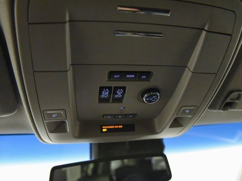 Used 2018 GMC Yukon XL Denali w/ Open Road Package image 31