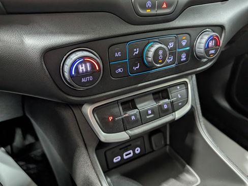 Used 2022 GMC Terrain SLT w/ Tech Package image 24