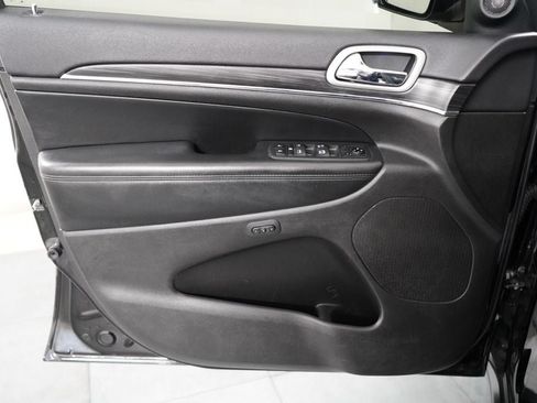 Used 2019 Jeep Grand Cherokee Limited AWD/4WD image 24