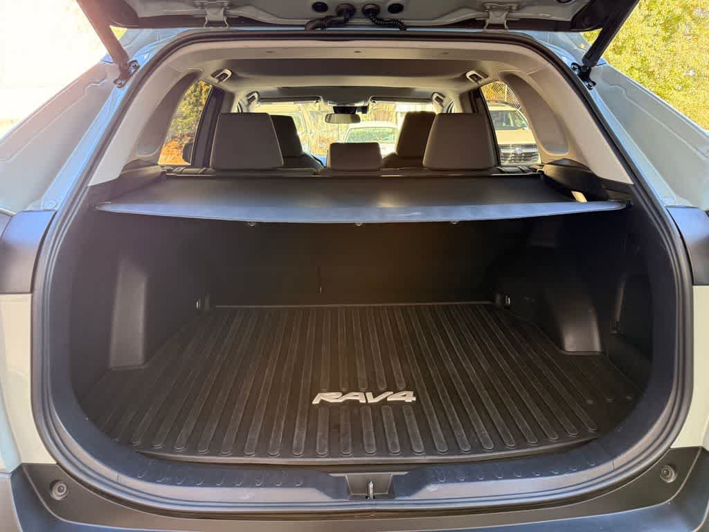 Used 2022 Toyota RAV4 XLE w/ Convenience Package FWD image 20