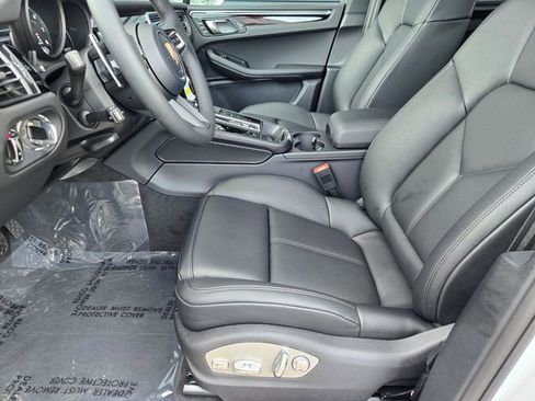 Used 2026 Porsche Macan image 26
