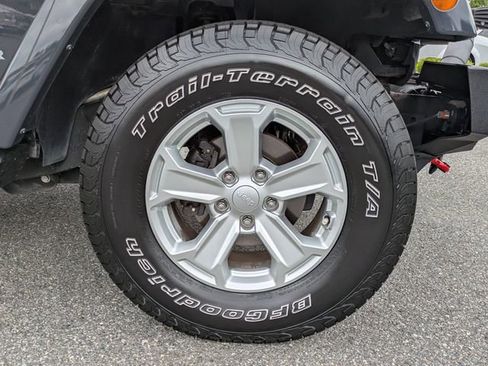 Used 2017 Jeep Wrangler Sahara w/ Quick Order Package 24E Chief AWD/4WD image 11