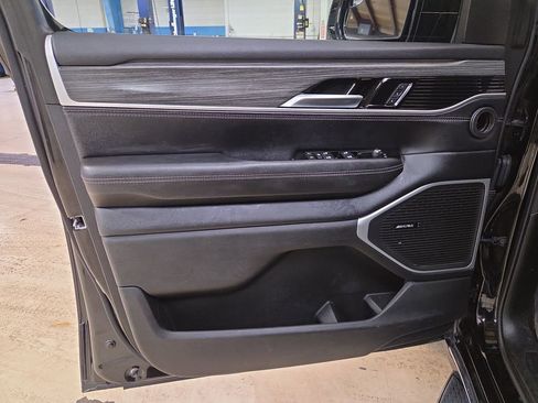 Used 2023 Jeep Wagoneer Series III w/ Preferred Equipment Group image 10