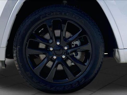 Certified 2022 Jeep Grand Cherokee Laredo X RWD image 11