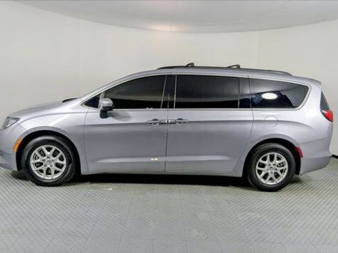 Used 2020 Chrysler Voyager Lxi image 3