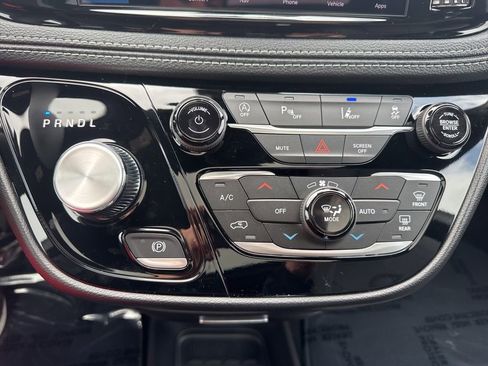 New 2027 Chrysler Pacifica Select AWD/4WD image 18
