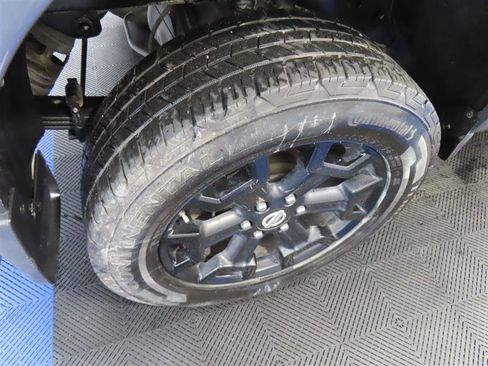 Used 2019 Nissan Titan SV w/ SV Convenience Package AWD/4WD image 8