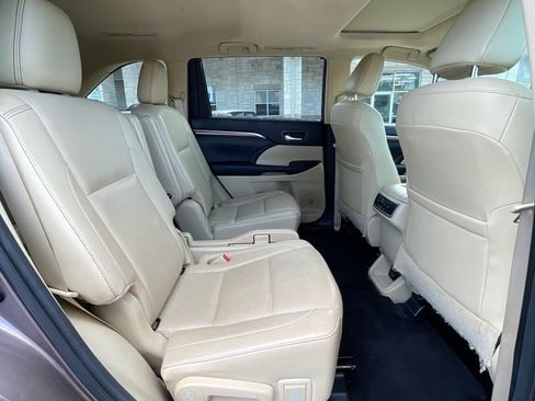 Used 2017 Toyota Highlander Limited FWD image 28