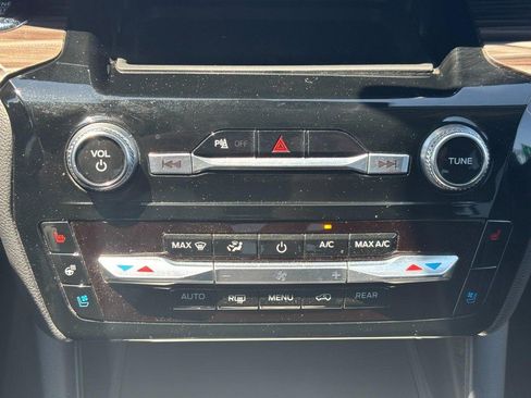 Used 2024 Ford Explorer Limited w/ Equipment Group 301A AWD/4WD image 27