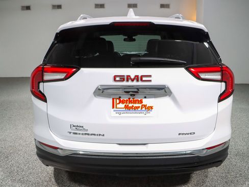 Used 2024 GMC Terrain SLT AWD/4WD image 8