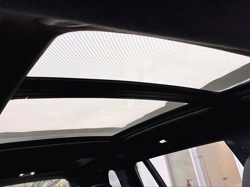 Used 2025 BMW X7 M60i image 15