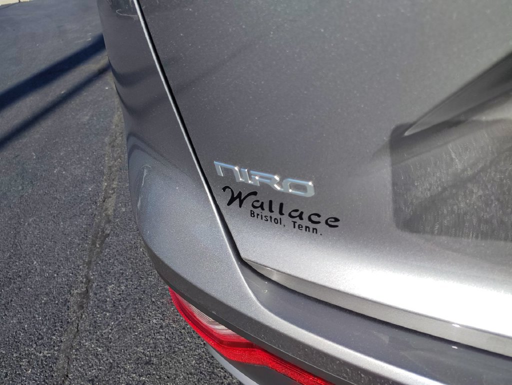 Used 2024 Kia Niro LX FWD image 7
