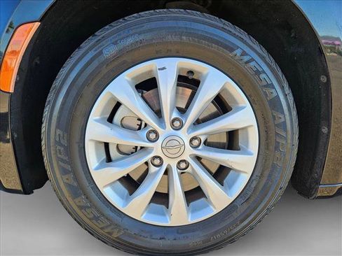 Used 2017 Chrysler Pacifica Touring-L image 23