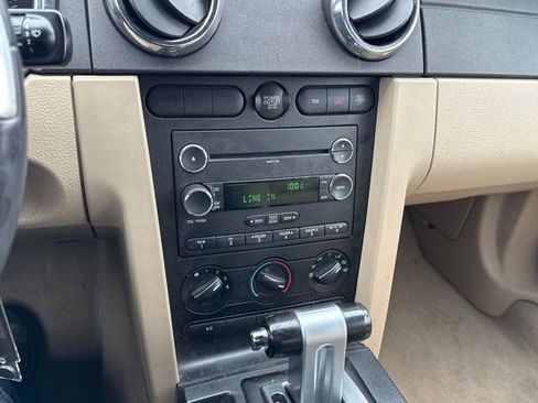 Used 2008 Ford Mustang Deluxe image 22