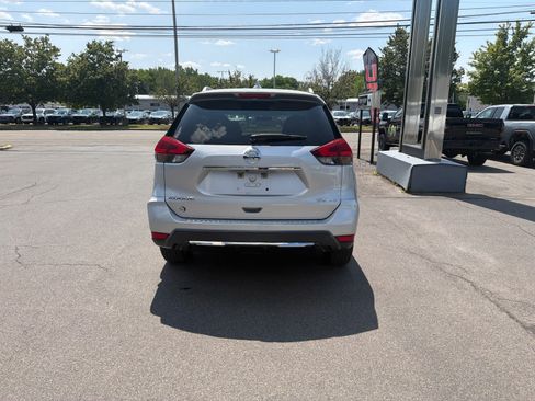 Used 2018 Nissan Rogue SV w/ Premium Package AWD/4WD image 12