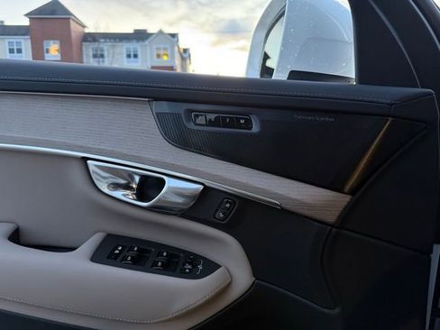 New 2026 Volvo XC90 B6 Plus w/ Protection Package Premier AWD/4WD image 16