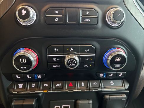 Used 2020 GMC Sierra 2500 Denali w/ Denali Ultimate Package AWD/4WD image 18