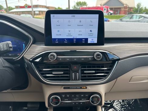 Used 2020 Ford Escape Titanium AWD/4WD image 24