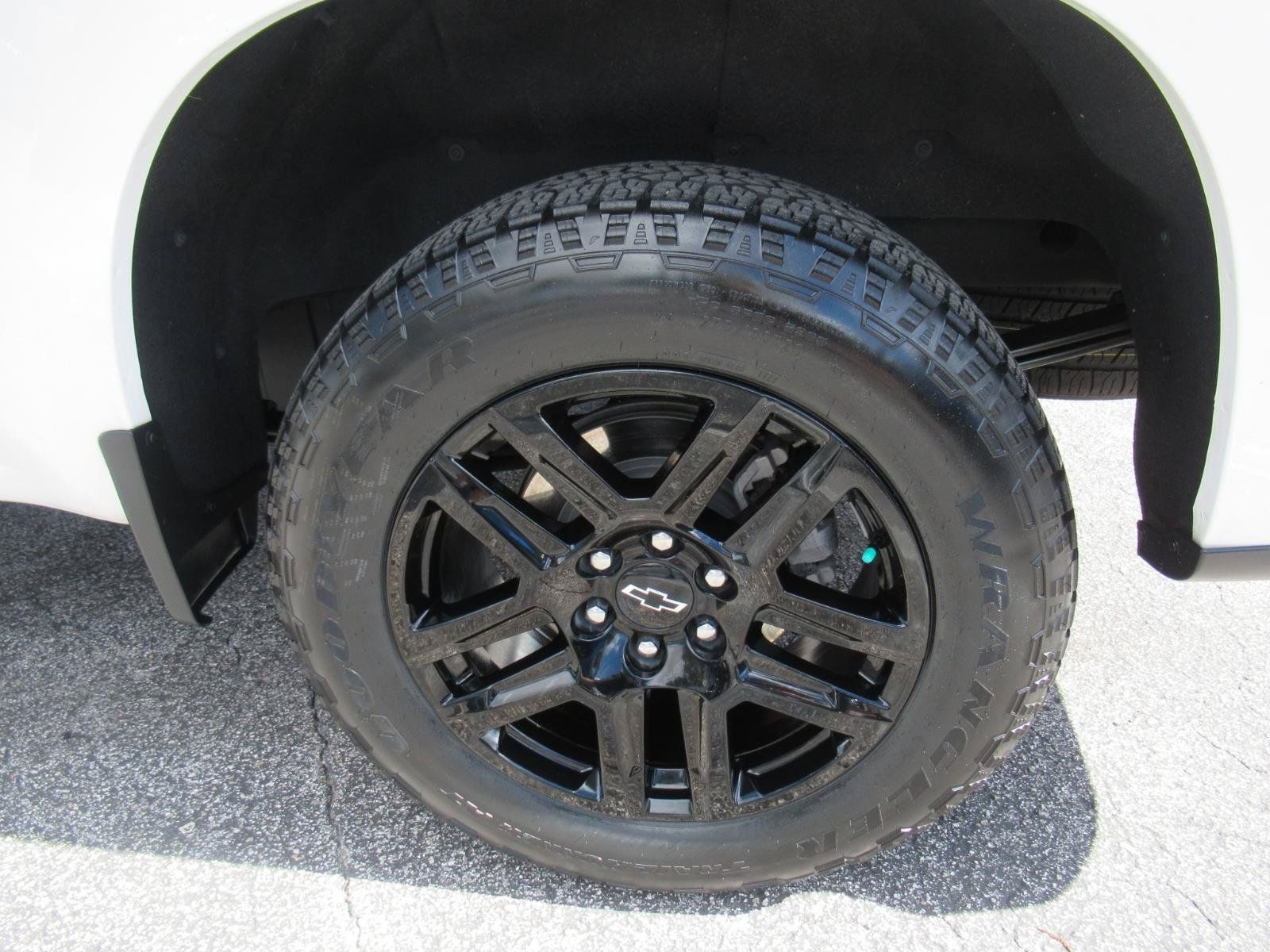 Used 2024 Chevrolet Silverado 1500 Custom AWD/4WD image 9
