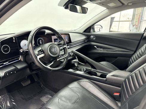 Used 2022 Hyundai Elantra Limited w/ Preferred Accessory Package image 12