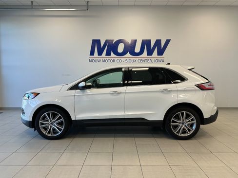 Used 2022 Ford Edge Titanium w/ Class II Trailer Tow Package AWD/4WD image 1