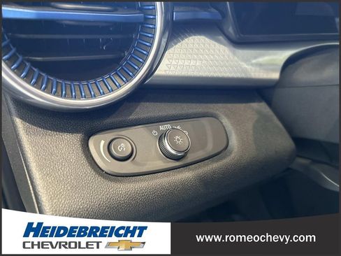 Used 2024 Chevrolet Trax LT w/ Driver Confidence Package FWD image 29