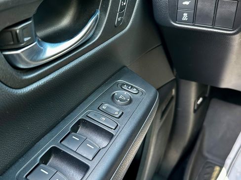 Used 2025 Honda CR-V Sport-L image 9