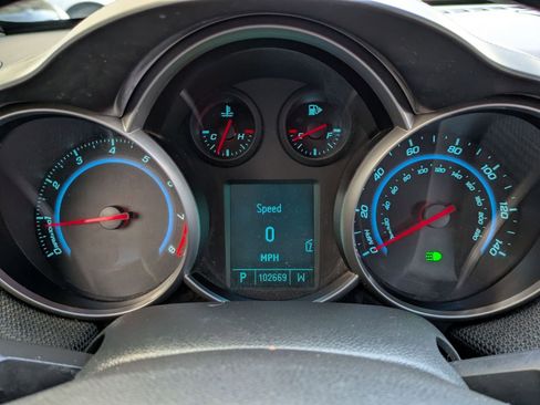 Used 2011 Chevrolet Cruze LT FWD image 18
