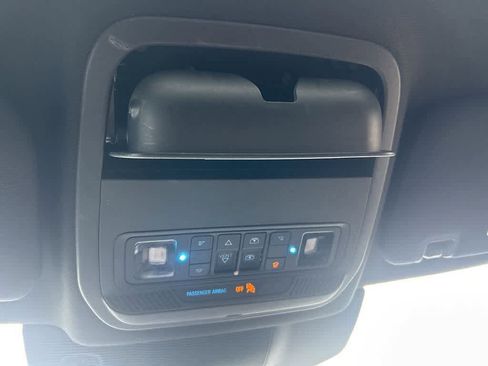 Used 2020 Ford Explorer Platinum w/ Premium Technology Package image 28