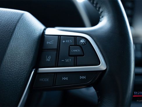 Used 2022 Toyota Highlander XSE image 11