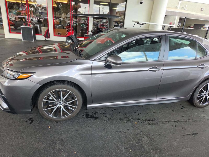 Used 2024 Toyota Camry SE w/ Blackout Package (TMS) FWD image 3