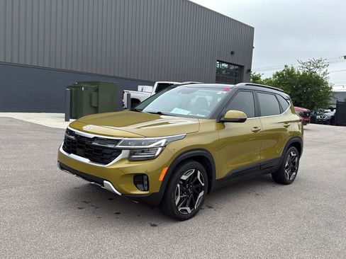 Used 2024 Kia Seltos SX w/ SX Sunroof Package AWD/4WD image 7
