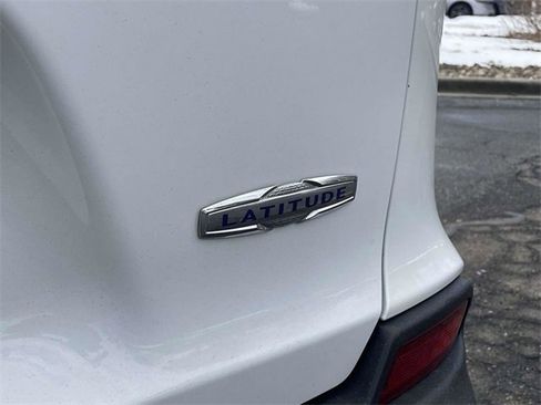 Used 2019 Jeep Cherokee Latitude Plus image 12