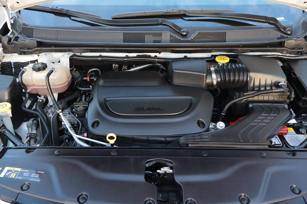 Used 2025 Chrysler Pacifica Limited FWD image 18