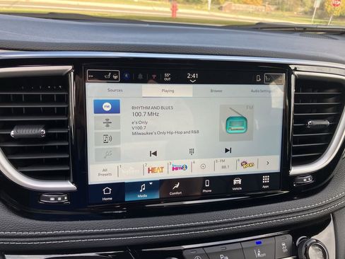 New 2026 Chrysler Pacifica Select image 17