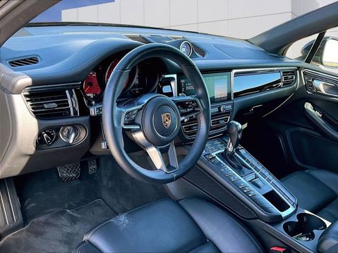 Certified 2020 Porsche Macan image 4