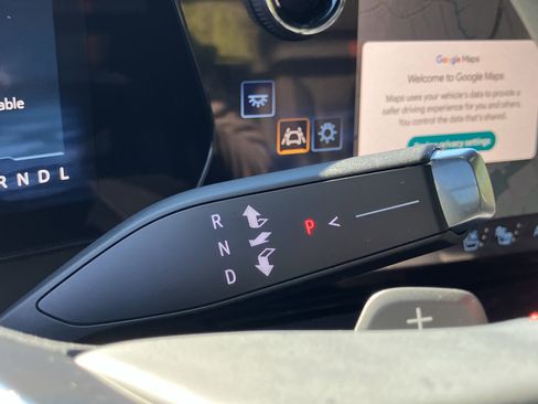 Used 2025 Chevrolet Traverse RS image 29