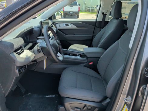 New 2026 Ford Explorer Active RWD image 12