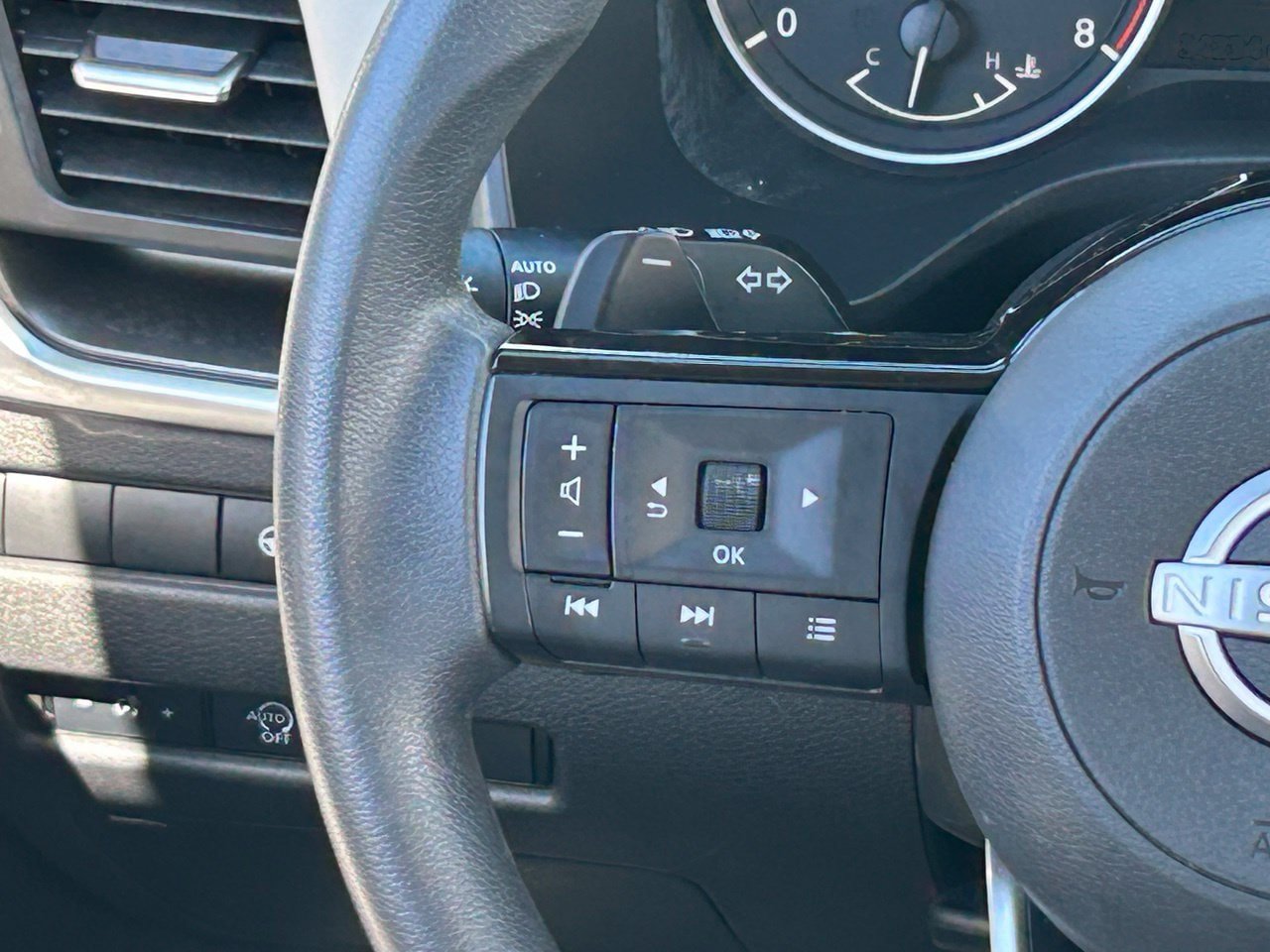 Certified 2023 Nissan Rogue SV FWD image 21