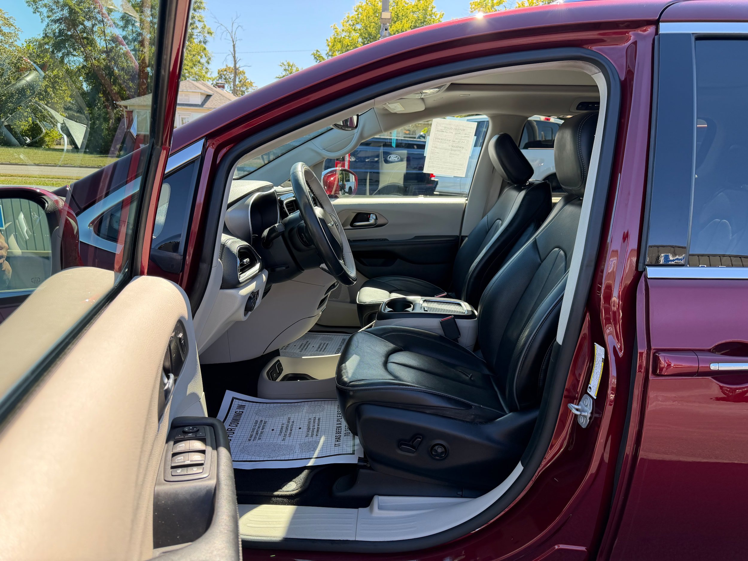 Used 2019 Chrysler Pacifica Limited FWD image 9