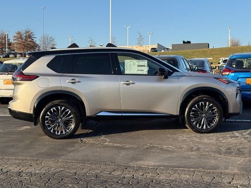 New 2026 Nissan Rogue Platinum w/ Platinum Premium Package image 2