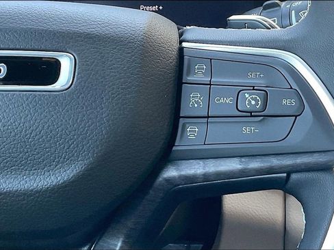 New 2025 Jeep Grand Cherokee Limited image 23