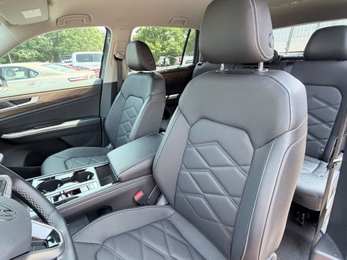 Used 2026 Volkswagen Atlas SE FWD image 21