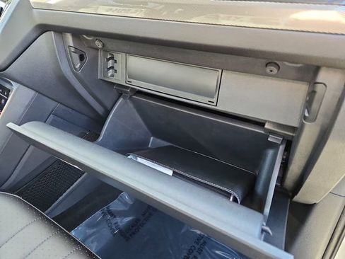 Used 2023 Volkswagen Tiguan SE w/ Panoramic Sunroof Package image 22