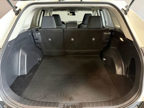 Used 2021 Toyota RAV4 LE w/ Carpet Mat Package (TMS) AWD/4WD image 16