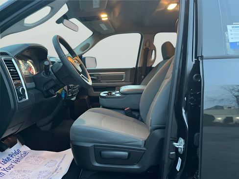 Used 2018 RAM 1500 Classic SLT image 17