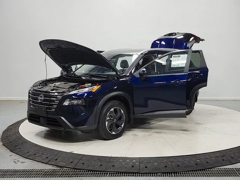 Used 2025 Nissan Rogue SV w/ SV Premium Package FWD image 12