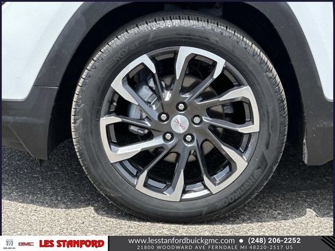 Used 2024 GMC Terrain SLT w/ Tech Package FWD image 10