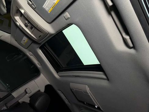 Used 2016 Chevrolet Suburban LTZ RWD image 29