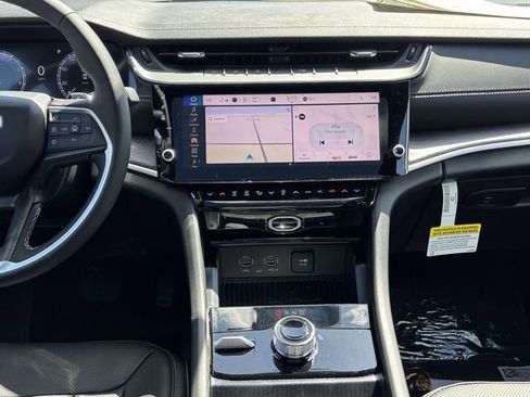 New 2026 Jeep Grand Cherokee Limited AWD/4WD image 12